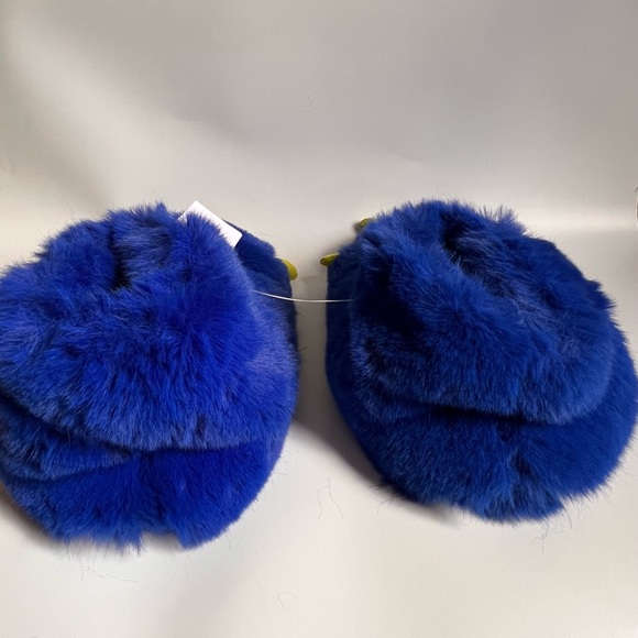 NWT size K13  soft brilliant sapphire/ chartreuse accent nail faux fur slippers - Picture 7 of 8